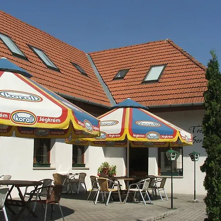 Vendégház Trófea - étterem és 3*